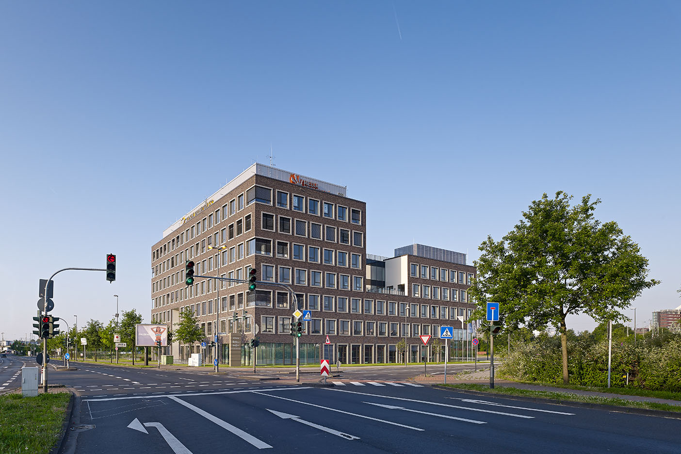 Stroeher Klinkerriemchen Architekturbrand Kontur Duennformat Referenzen Koelncubus 03